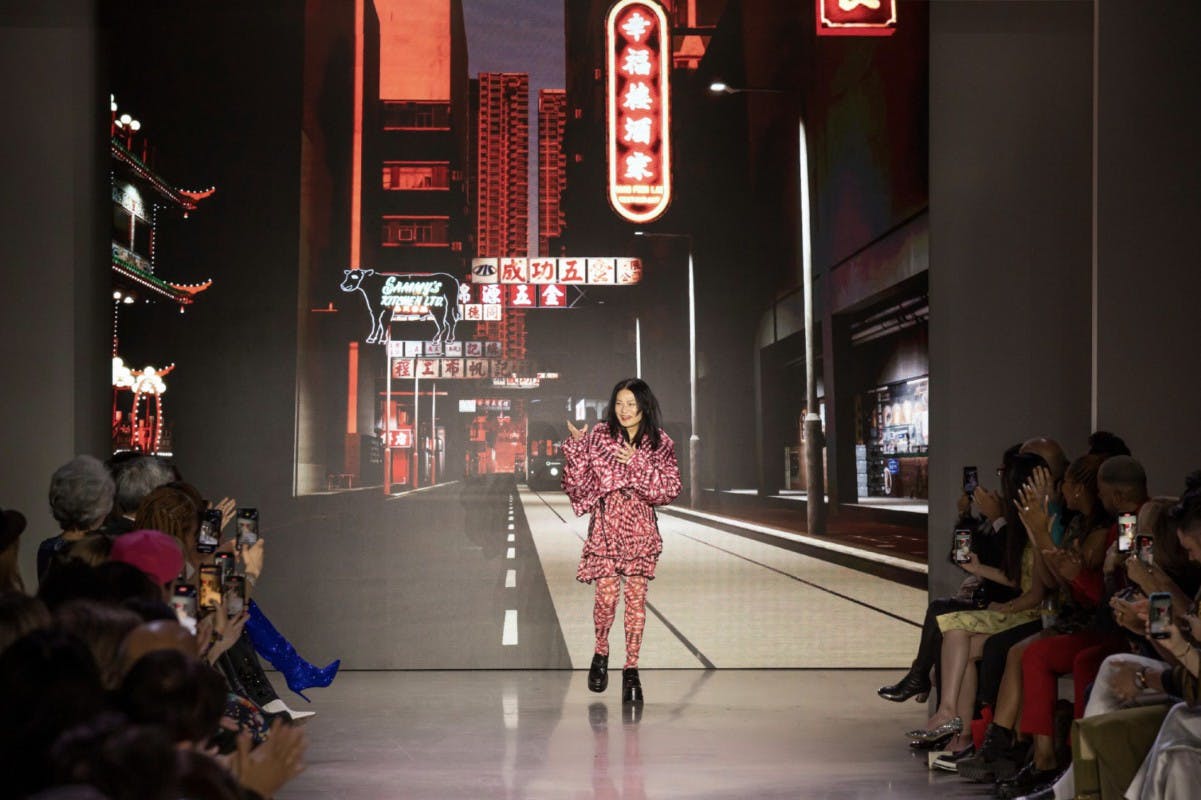 Gambar Keren! Designer Terkenal Ini Tampilkan Metaverse Hong Kong di New York Fashion Week 2023