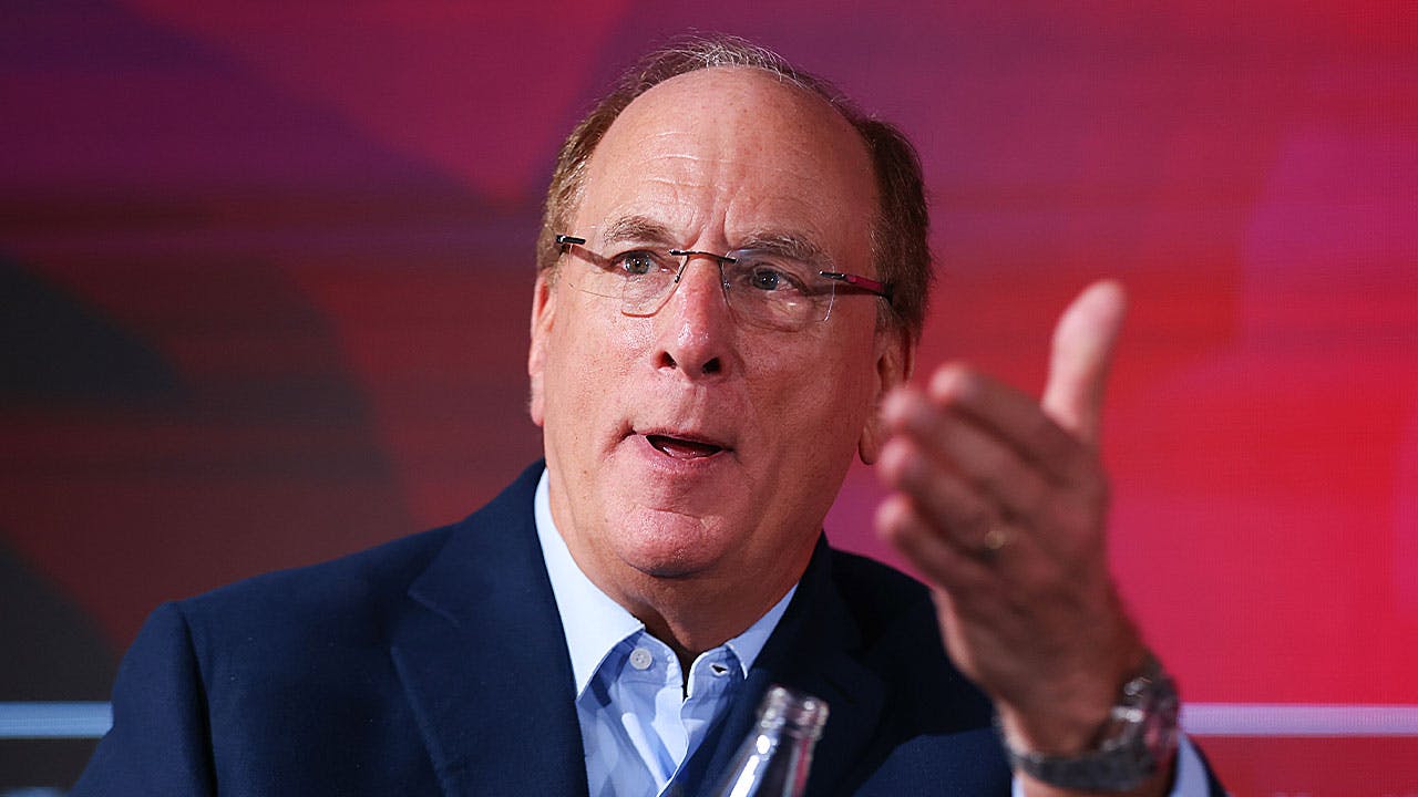 Gambar Larry Fink dari BlackRock: Bitcoin adalah “Emas Digital” dan Investasi Sah!