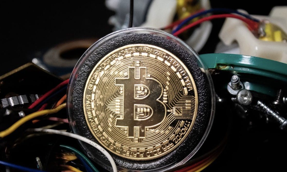 Gambar Tambang Bitcoin di Pedesaan Texas Barat: Sebuah Kisah Transformasi Teknologi