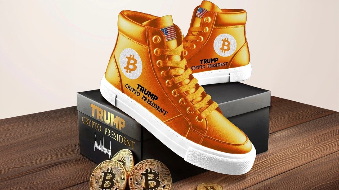 Gambar Donald Trump Luncurkan Sepatu Sneakers Bitcoin Senilai $500!