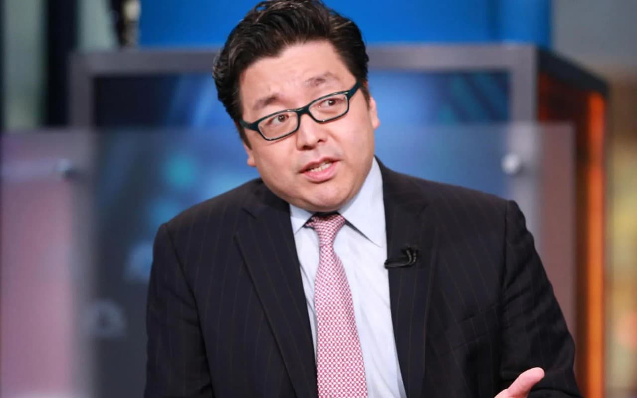 Gambar Bitcoin Menuju $150.000? Tom Lee Ungkap Pentingnya Persetujuan Spot ETF di Tengah Krisis Pasar!