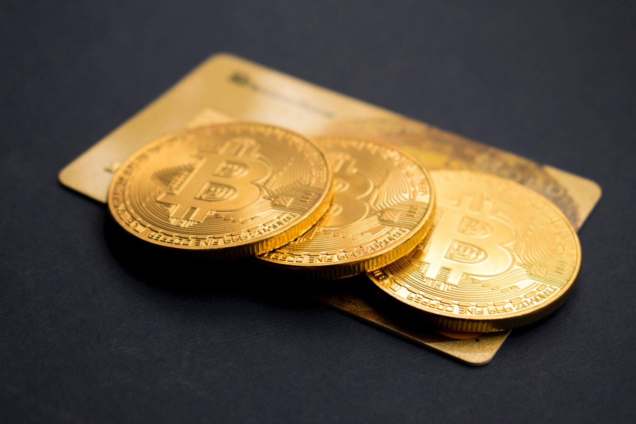 Gambar Investasi Emas vs Bitcoin. Mana yang Lebih Menguntungkan?