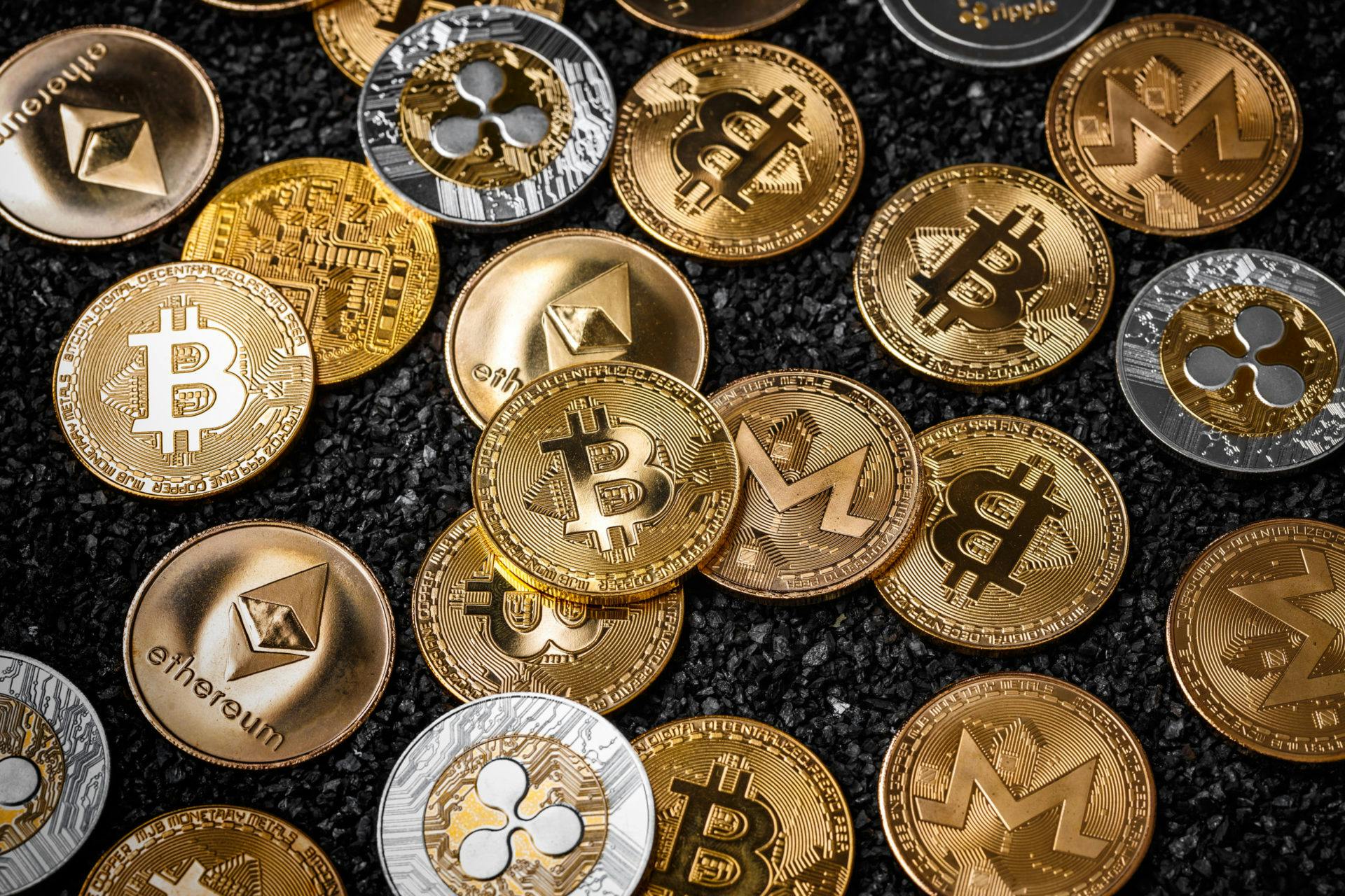 Gambar Apa Kata Tokoh Terkenal Mengenai Bitcoin?
