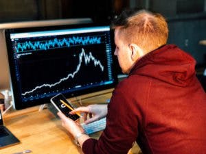 Cara Menjadi Trader Profesional: Indikator & Strateginya