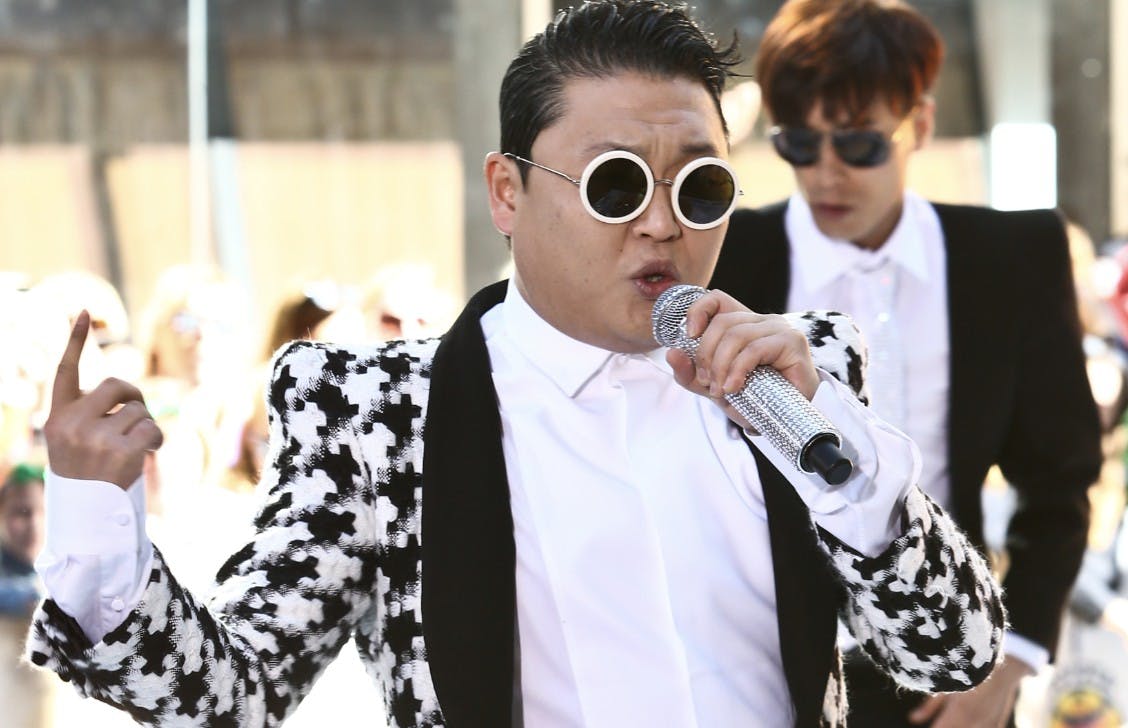 Gambar PSY ‘Gangnam Style’ Terancam Menghadpi Masalah Hukum karena Tiket Konser NFT